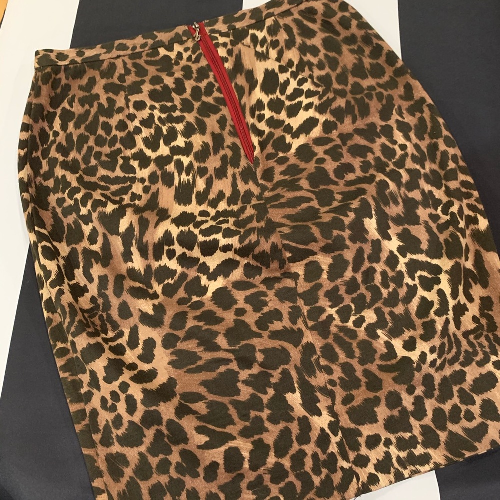 MICHAEL KORS. Leopard Pencil Skirt! 🐆 - Picture 3 of 4